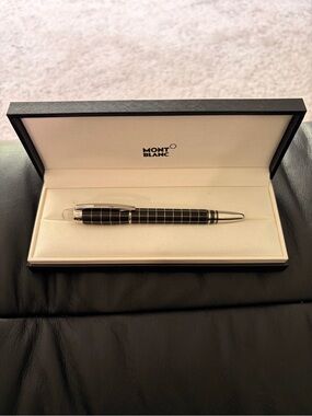 Montblanc Starwalker Black Grid Fountain Pen.